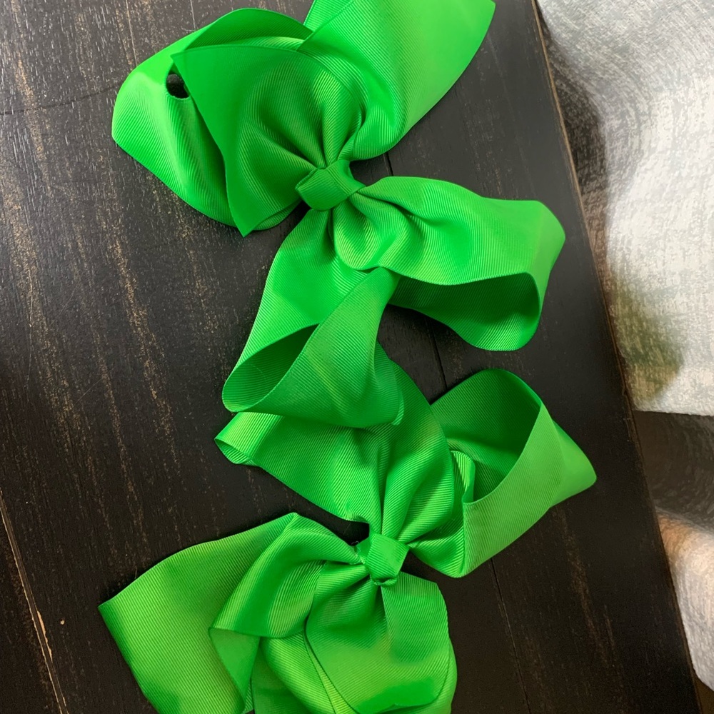 2 Kelly Green Large Cheer Bow - 8 in NWOT